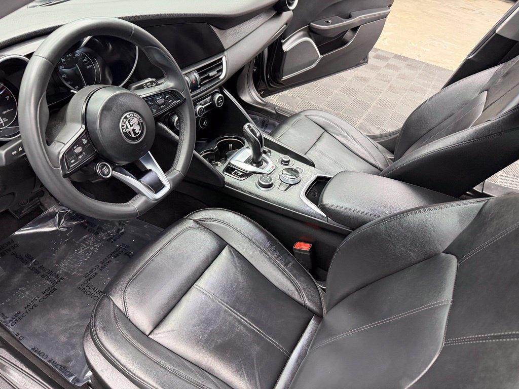 Used 2020 Alfa Romeo Giulia w/ Quick Order Package 22K Sport RWD image 32