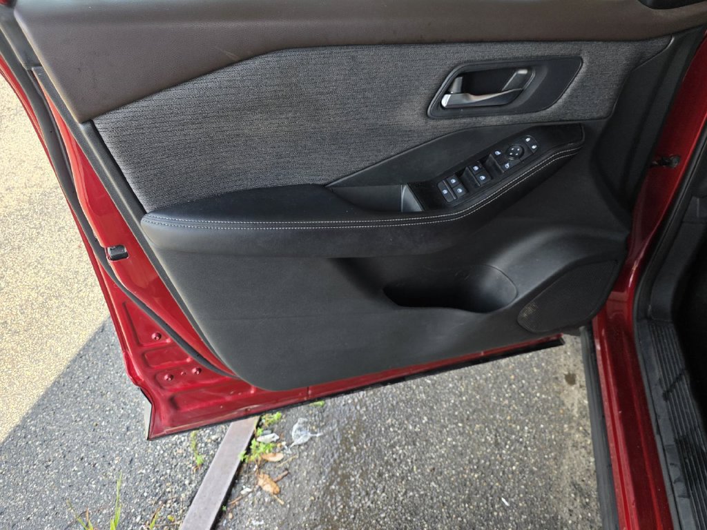 Used 2023 Nissan Rogue SV FWD image 26