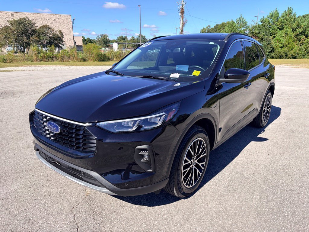 Certified 2025 Ford Escape SE w/ PHEV Premium Package FWD image 5