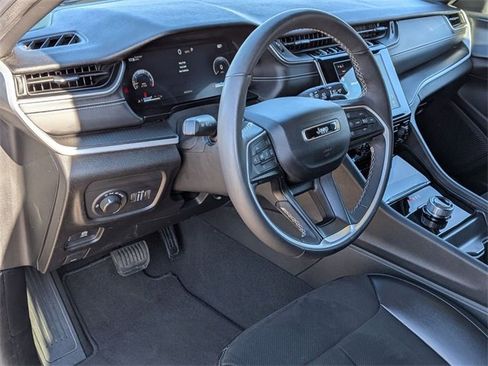 Used 2024 Jeep Grand Cherokee L Altitude image 11