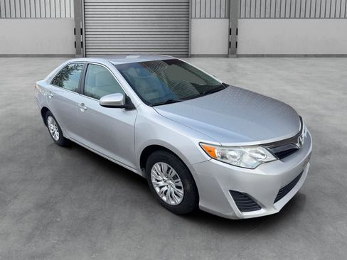 Used 2014 Toyota Camry LE image 25