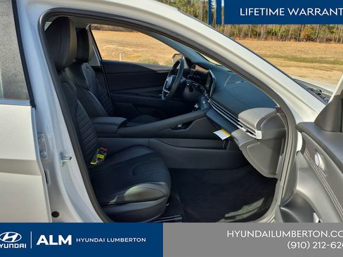 New 2026 Hyundai Elantra Limited FWD image 22