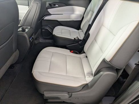 Used 2024 Chevrolet Traverse RS image 27