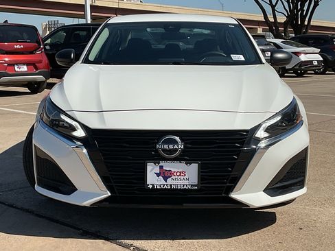 Used 2025 Nissan Altima 2.5 SV image 3