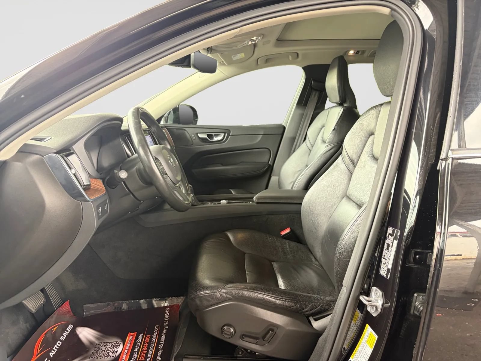 Used 2021 Volvo XC60 T5 Momentum w/ Protection Package Premier AWD/4WD image 12
