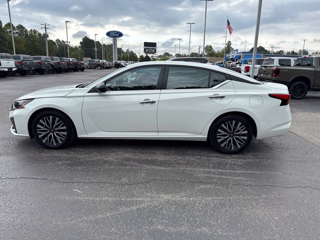 Used 2025 Nissan Altima 2.5 SV FWD image 8