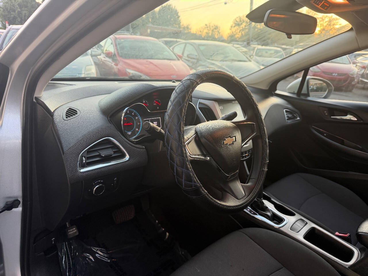 Used 2017 Chevrolet Cruze LS FWD image 10