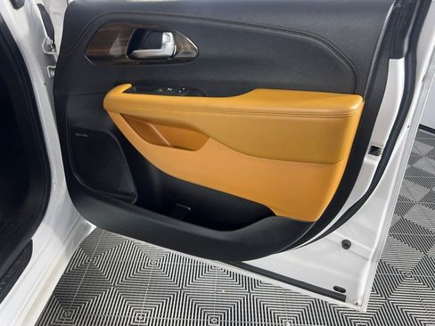 Used 2022 Chrysler Pacifica Pinnacle image 41