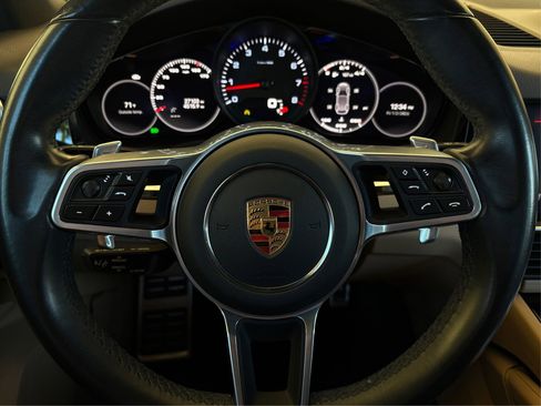 Used 2022 Porsche Cayenne image 19