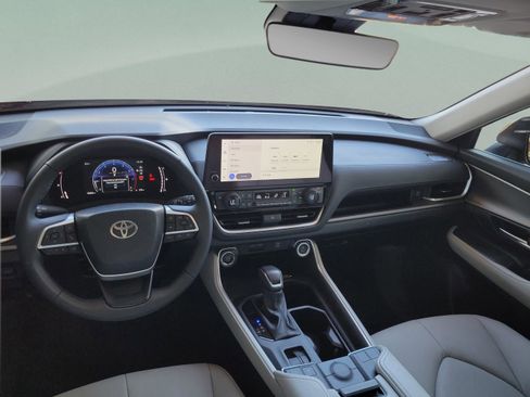 Certified 2025 Toyota Grand Highlander XLE image 8