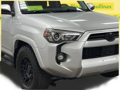 Used 2024 Toyota 4Runner SR5 Premium w/ Moonroof Package RWD image 5