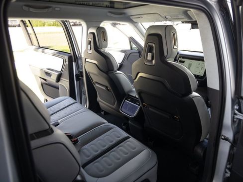 Used 2025 Rivian R1S Adventure image 22