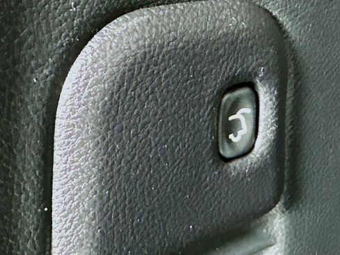 Used 2011 Jeep Grand Cherokee Overland AWD/4WD image 13