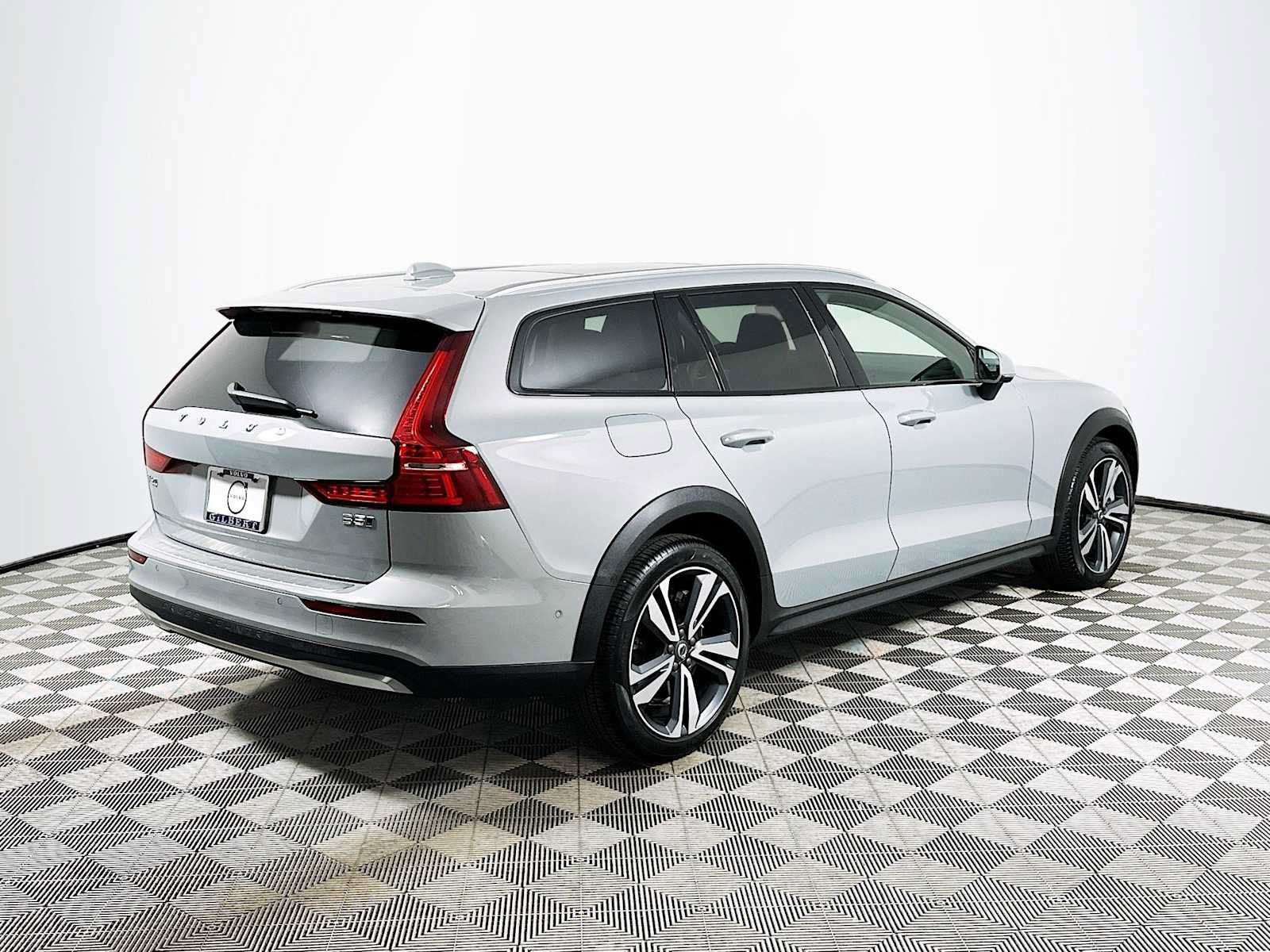 Used 2026 Volvo V60 B5 Cross Country Plus w/ Climate Package AWD/4WD image 7