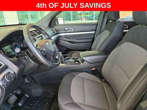Used 2017 Ford Explorer XLT FWD image 9