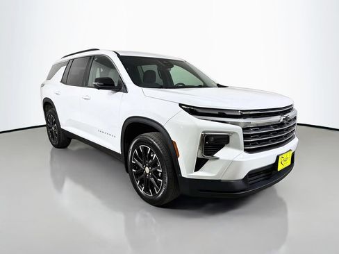 Used 2025 Chevrolet Traverse LT w/ Sun and Wheel Package AWD/4WD image 4