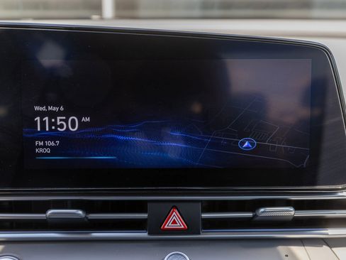 Used 2025 Hyundai Elantra SEL FWD image 18