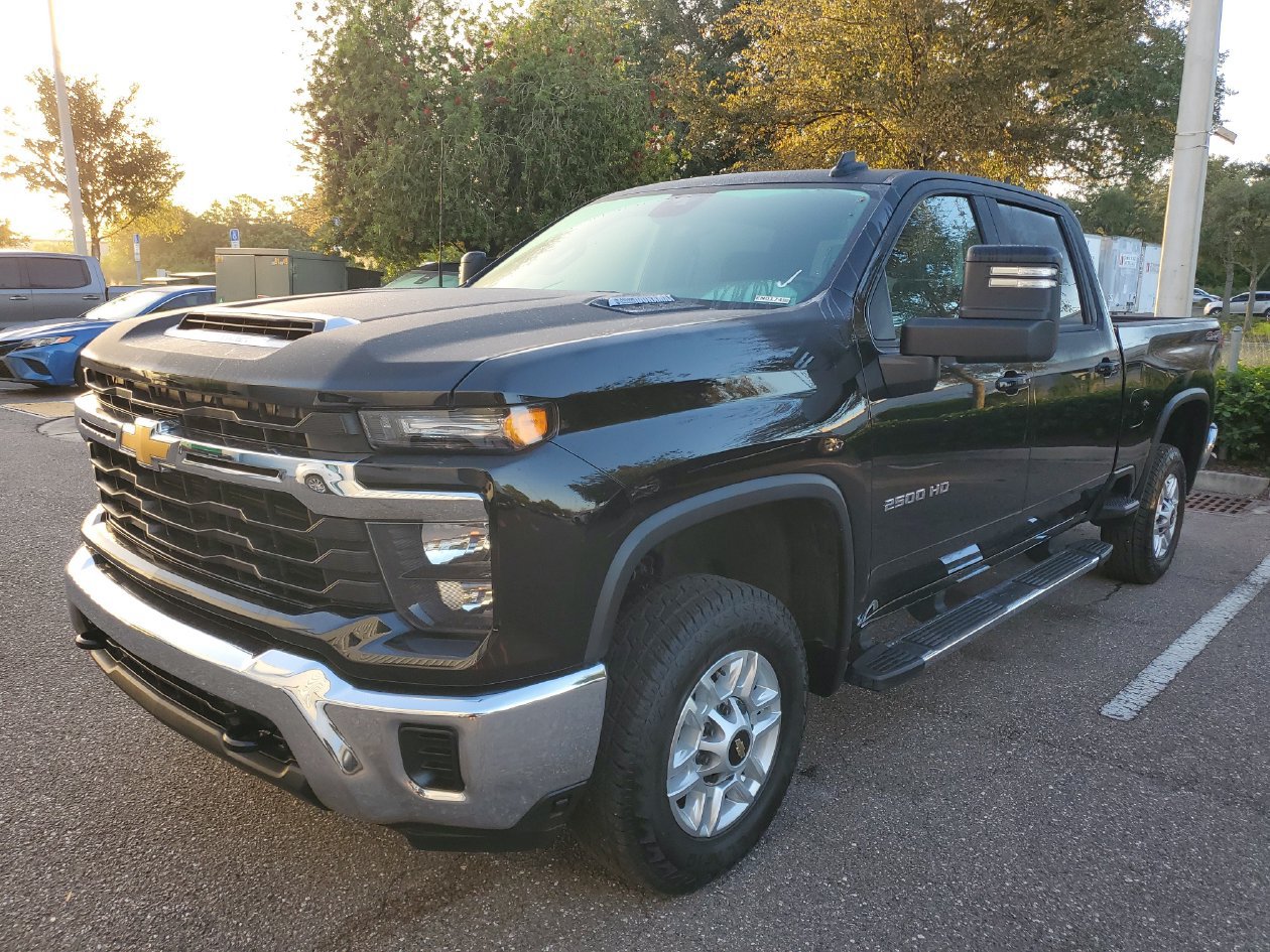 Used 2026 Chevrolet Silverado 2500 LT AWD/4WD image 2