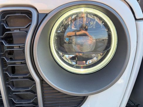 Used 2025 Jeep Wrangler Unlimited Rubicon image 22