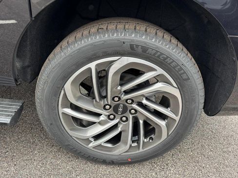 New 2025 Lincoln Navigator L Reserve image 27