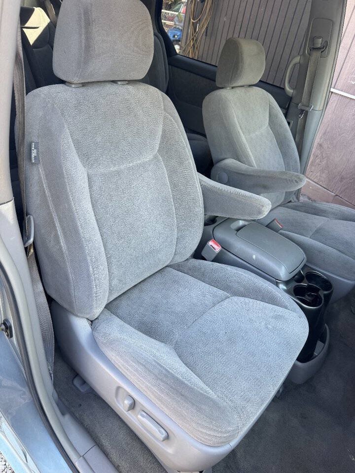 Used 2005 Toyota Sienna FWD image 15