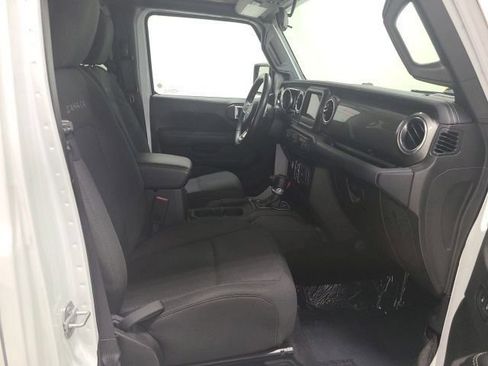 Used 2019 Jeep Wrangler Unlimited Sahara w/ Safety Group AWD/4WD image 11