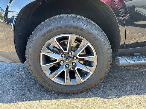 Used 2021 Chevrolet Tahoe Z71 image 18