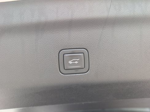 Used 2023 GMC Yukon Denali Ultimate AWD/4WD image 9
