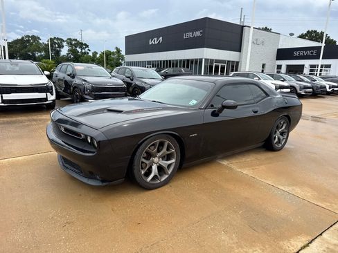 Used 2015 Dodge Challenger R/T w/ Quick Order Package 28B R/T RWD image 2