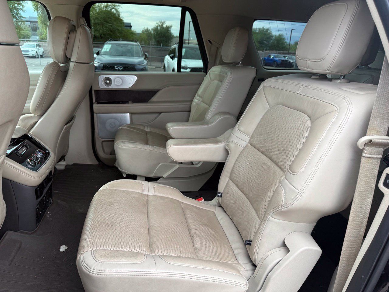 Used 2021 Lincoln Navigator L Reserve AWD/4WD image 10