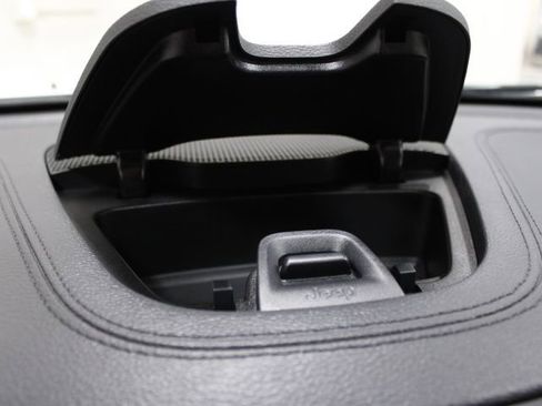 Used 2022 Jeep Cherokee Limited image 43