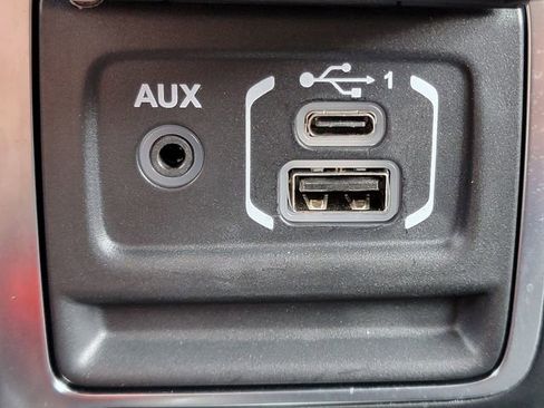 Certified 2022 Jeep Wrangler Unlimited Sahara AWD/4WD image 8