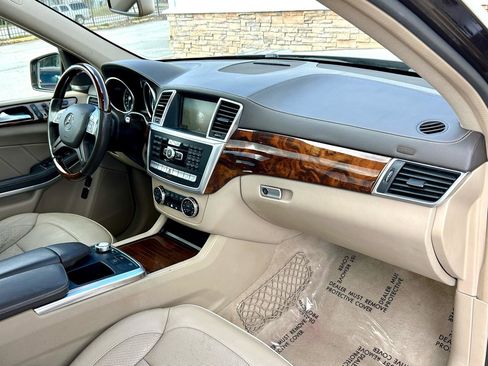 Used 2013 Mercedes-Benz GL 550 4MATIC image 13