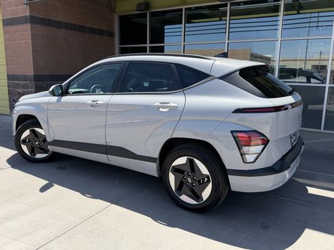 Used 2025 Hyundai Kona SEL FWD image 5