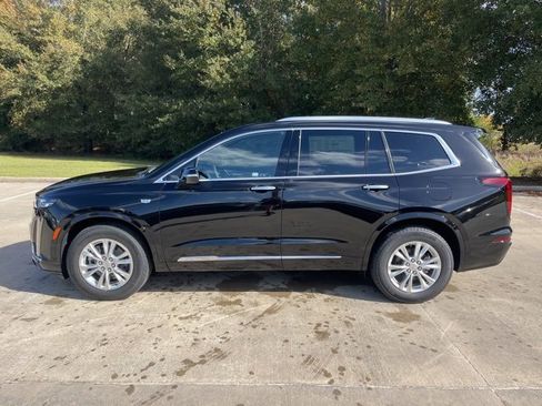 New 2025 Cadillac XT6 Luxury image 2