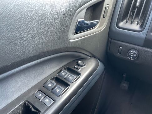 Used 2022 Chevrolet Colorado Z71 w/ Safety Package image 11