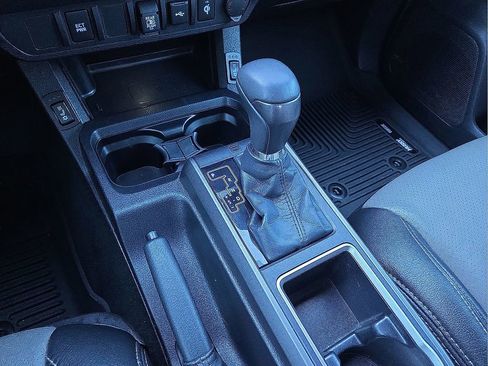 Used 2023 Toyota Tacoma TRD Off-Road image 29