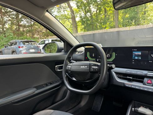 Used 2025 Kia K4 FWD image 33