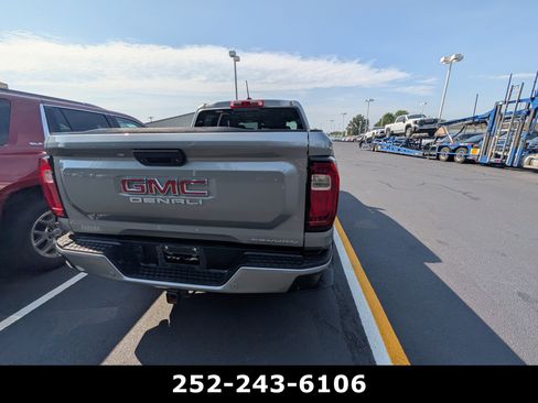 Used 2024 GMC Canyon Denali AWD/4WD image 9