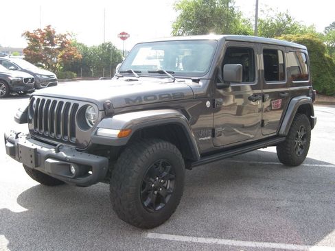 Used 2019 Jeep Wrangler Unlimited Sahara w/ Quick Order Package 24M Moab AWD/4WD image 3