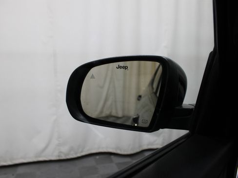 Used 2024 Jeep Compass Latitude image 12