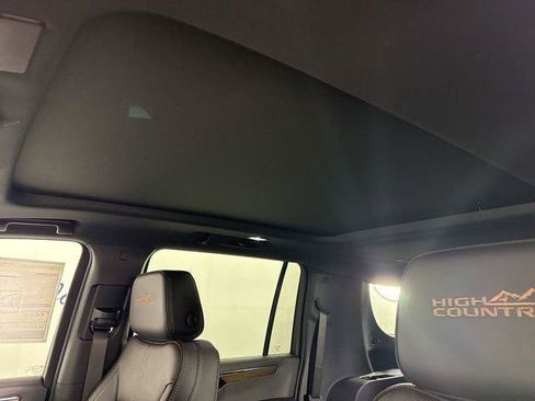 New 2026 Chevrolet Suburban High Country w/ LPO, Illumination Package image 15