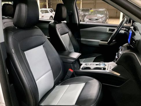 Certified 2023 Ford Explorer XLT w/ Equipment Group 202A AWD/4WD image 7