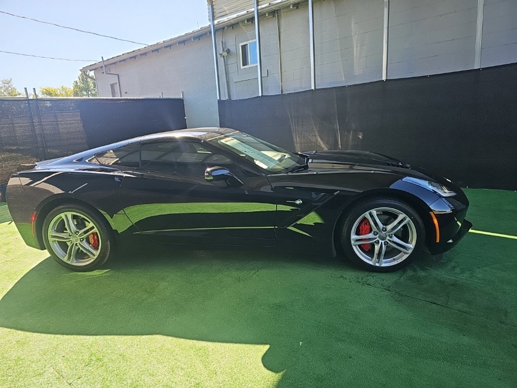 Used 2017 Chevrolet Corvette Stingray Coupe w/ 1LT RWD image 2