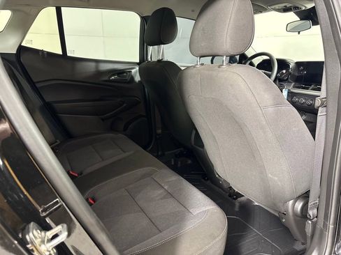 Used 2025 Chevrolet Trax LS image 20