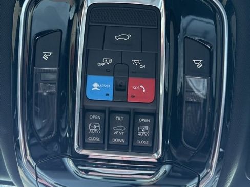 Used 2023 Jeep Grand Cherokee L Overland image 21