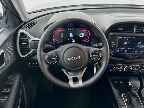 Used 2025 Kia Soul LX w/ LX Technology Package image 18