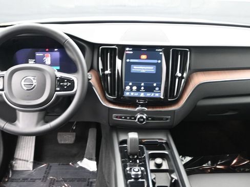 Used 2024 Volvo XC60 B5 Plus w/ Climate Package AWD/4WD image 19