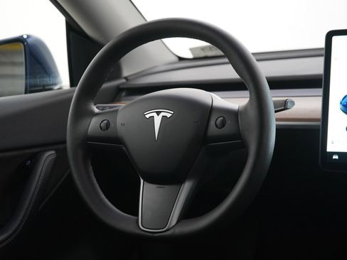 Used 2022 Tesla Model Y Long Range image 12