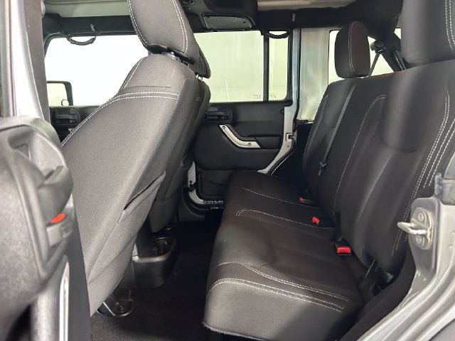Used 2015 Jeep Wrangler Unlimited Sahara w/ Connectivity Group AWD/4WD image 24